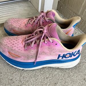 HOKA Clifton 9 women’s size 8.5